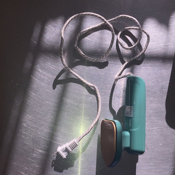 🧺🧳 Vintage Green Handheld Travel Suitcase Iron 🎒🧺 - Picture 7 of 7